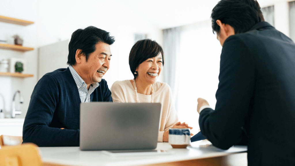 プロに不動産投資の相談をしている夫婦