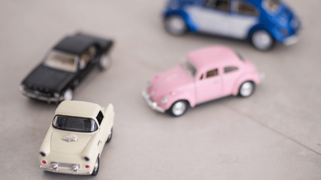 おもちゃの車