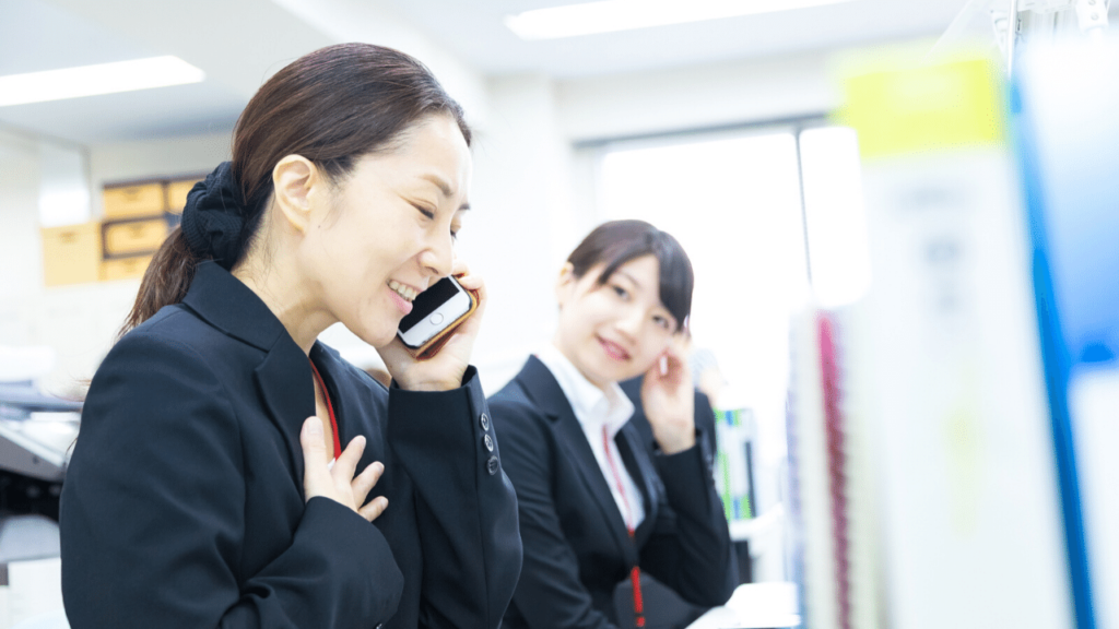 安心している女性