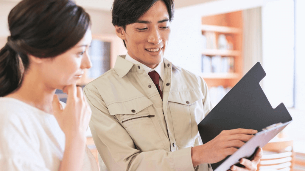 リノベーション費用を専門家に確認している