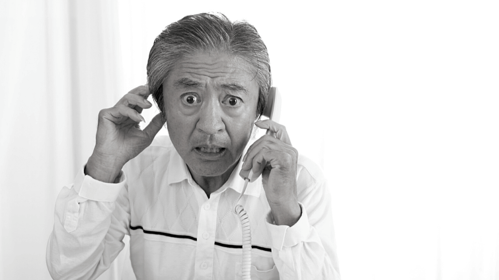 騙されたと知り焦る男性