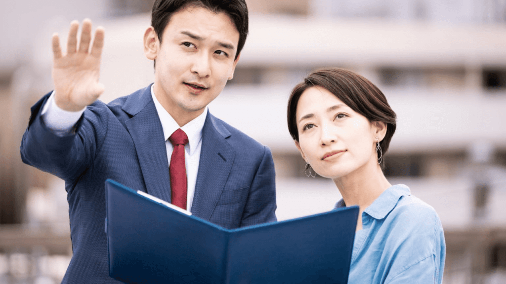 土地活用のアドバイスを受ける女性