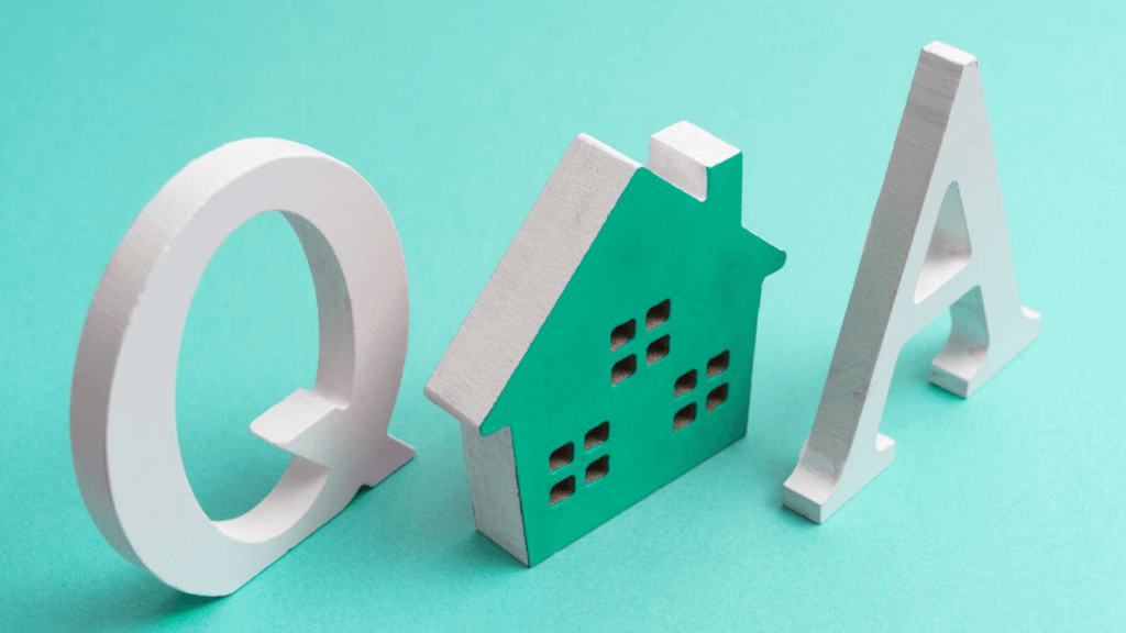 Q&Aのロゴモニュメント