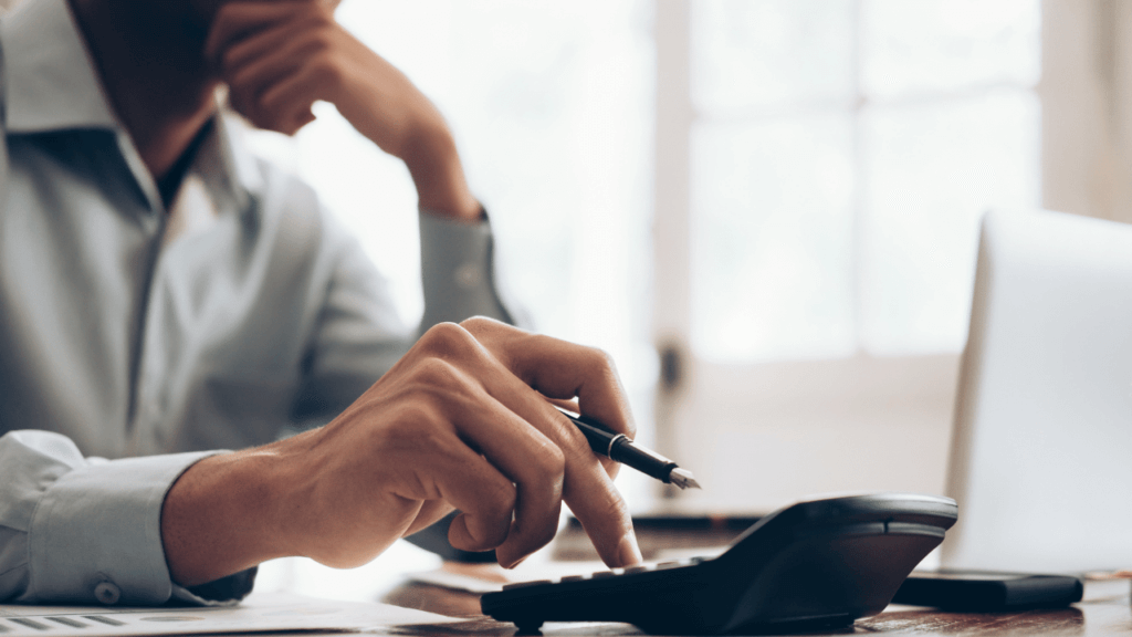 投資判断をする不動産オーナー