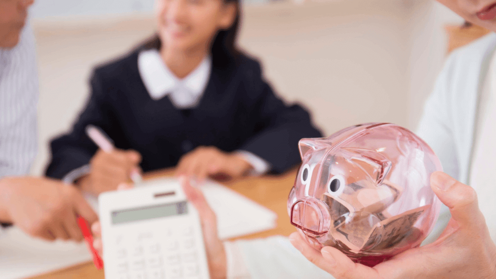 教育費を工面する親