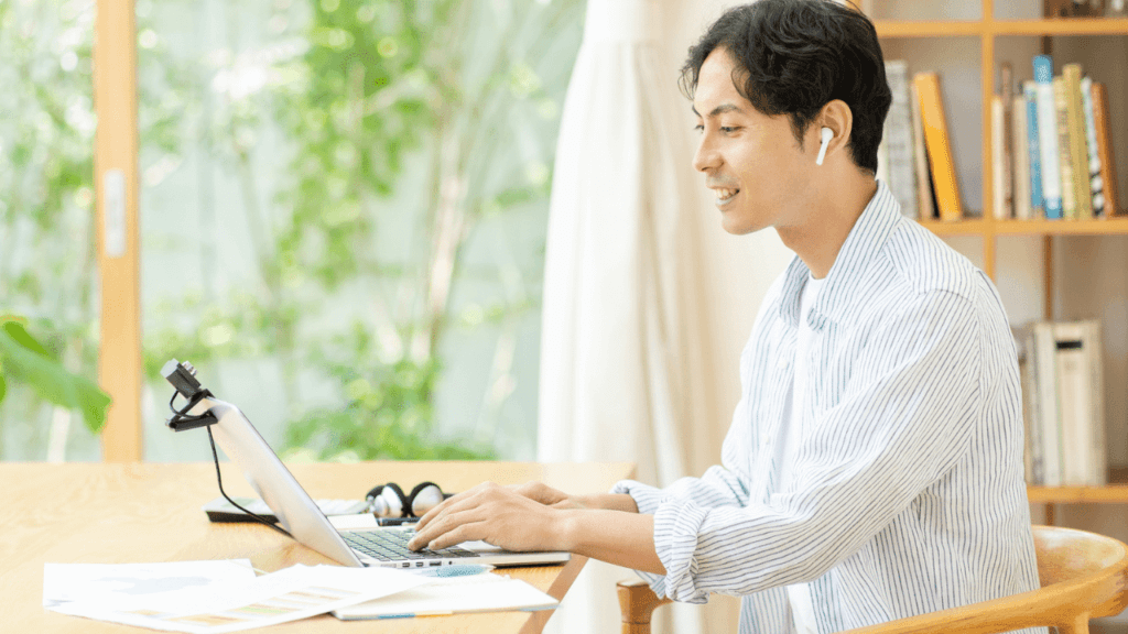 起業の準備をする男性