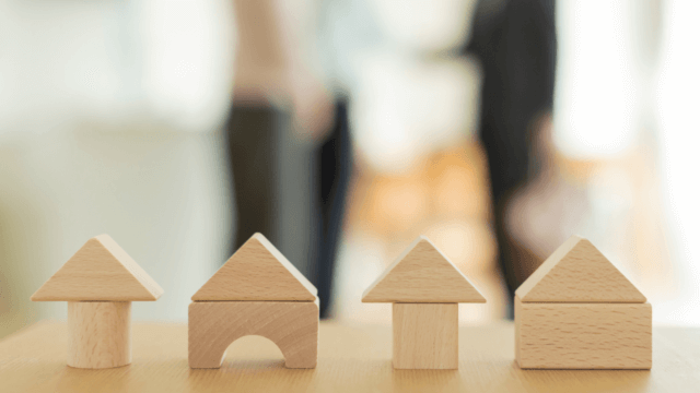 複数の家の模型